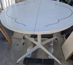 Unmarked Vintage Virtue Brothers Dinette Table