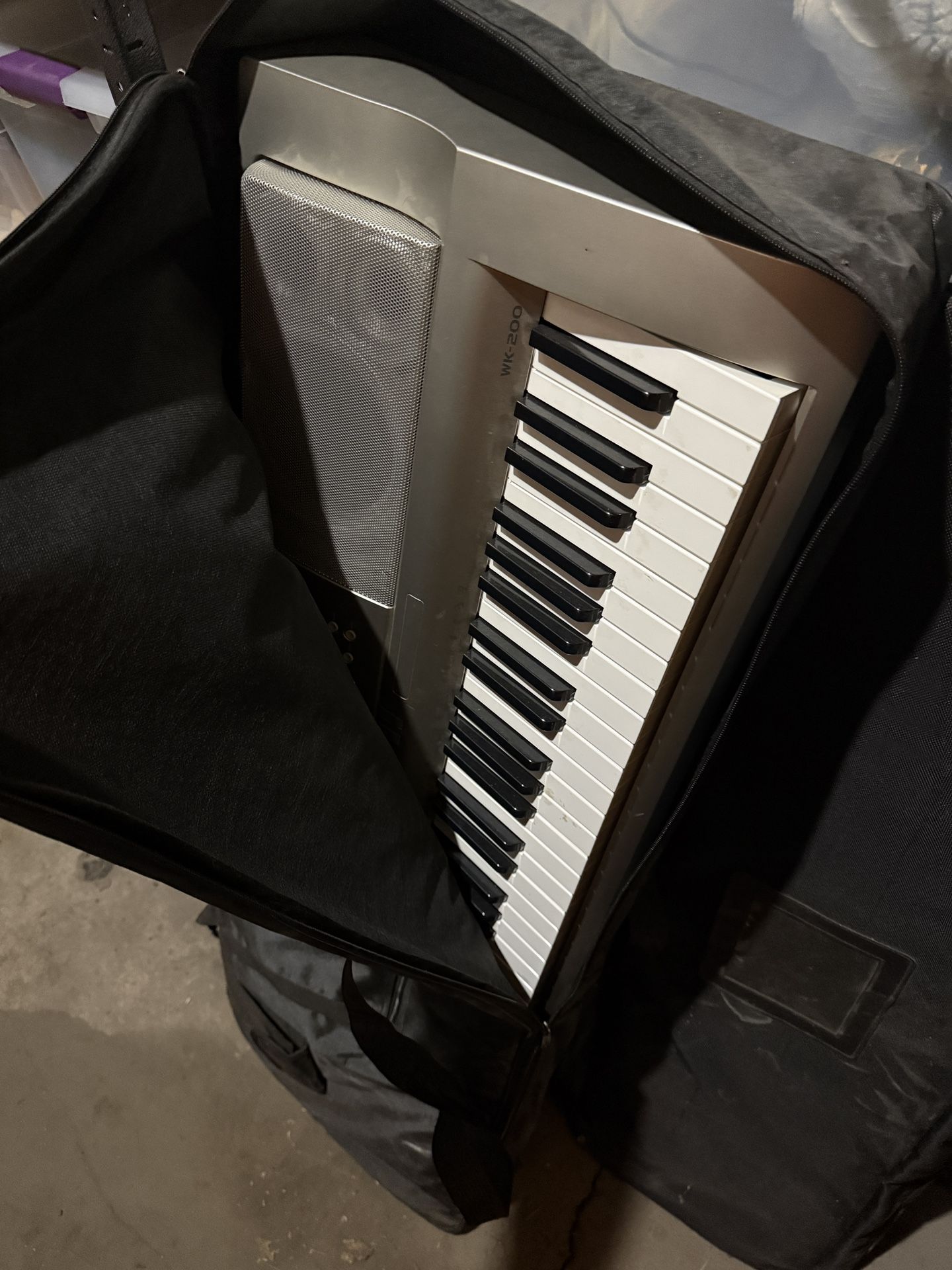 Casio WK-200 Keyboard With Carrying Case