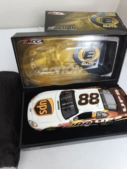 Dale Jarrett #88 UPS SIGNED! 2004 Ford Taurus Elite 1:24 Diecast Action 1 of 300