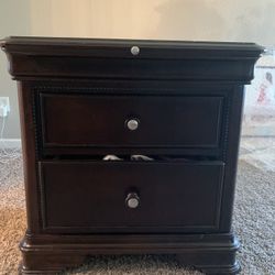 Nightstand (1)