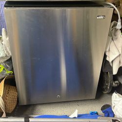 Summit Mini fridge 