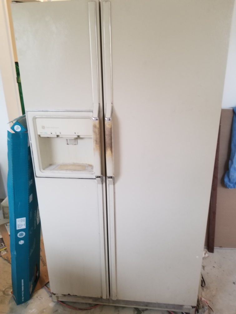 GE refrigerator/freezer