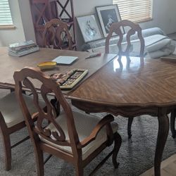 Dinning Table With 6 Chairs 