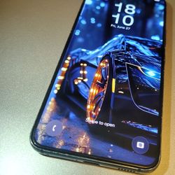 Samsung Galaxy S 22 5G UNLOCKED ANY NETWORK (Dual sims) in Good Condition. Only charges on wireless charger one will be included.
Display: 6.1-inch Dy