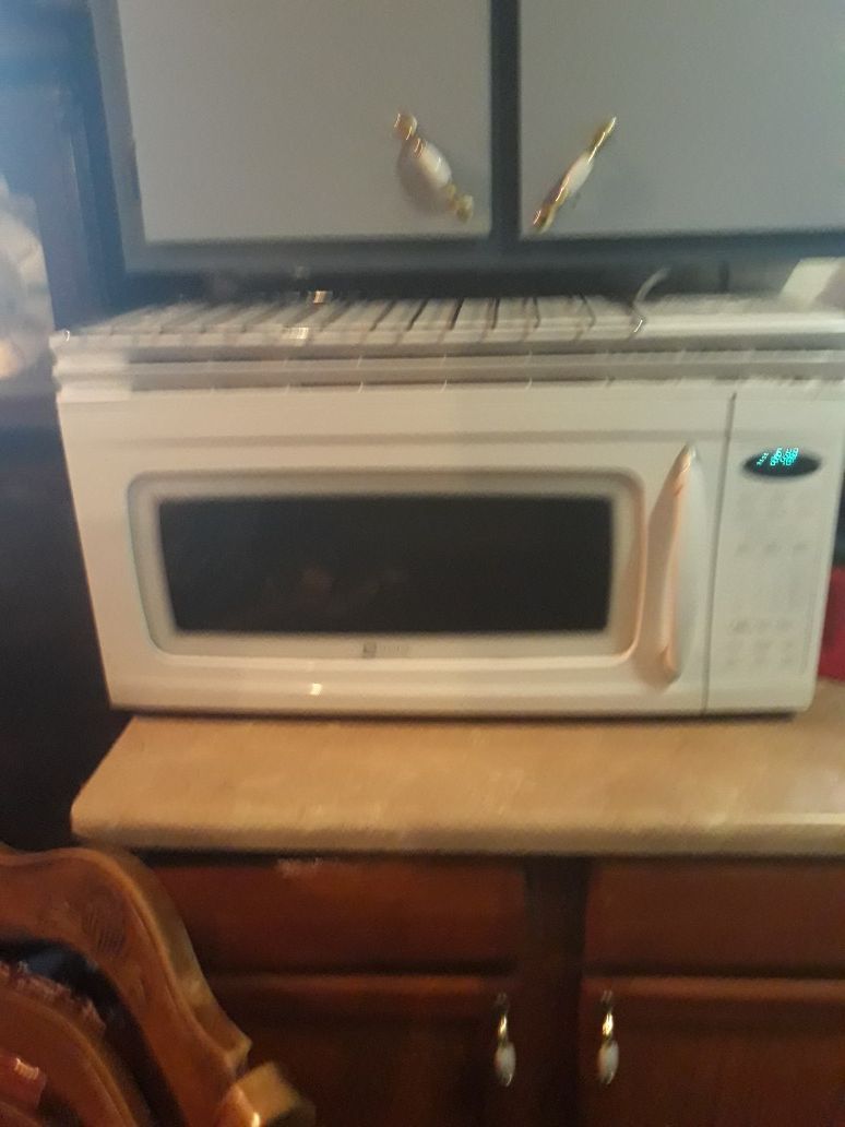 Maytag Microwave oven