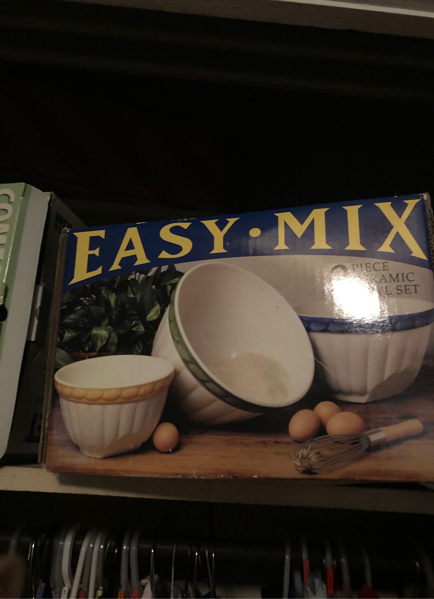 New easy mix slanted mixing bowl set