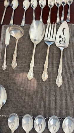 Wm Rogers Extra Plate - Grand Elegance Silver Plate