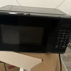 Mainstays Counter Microwave 
