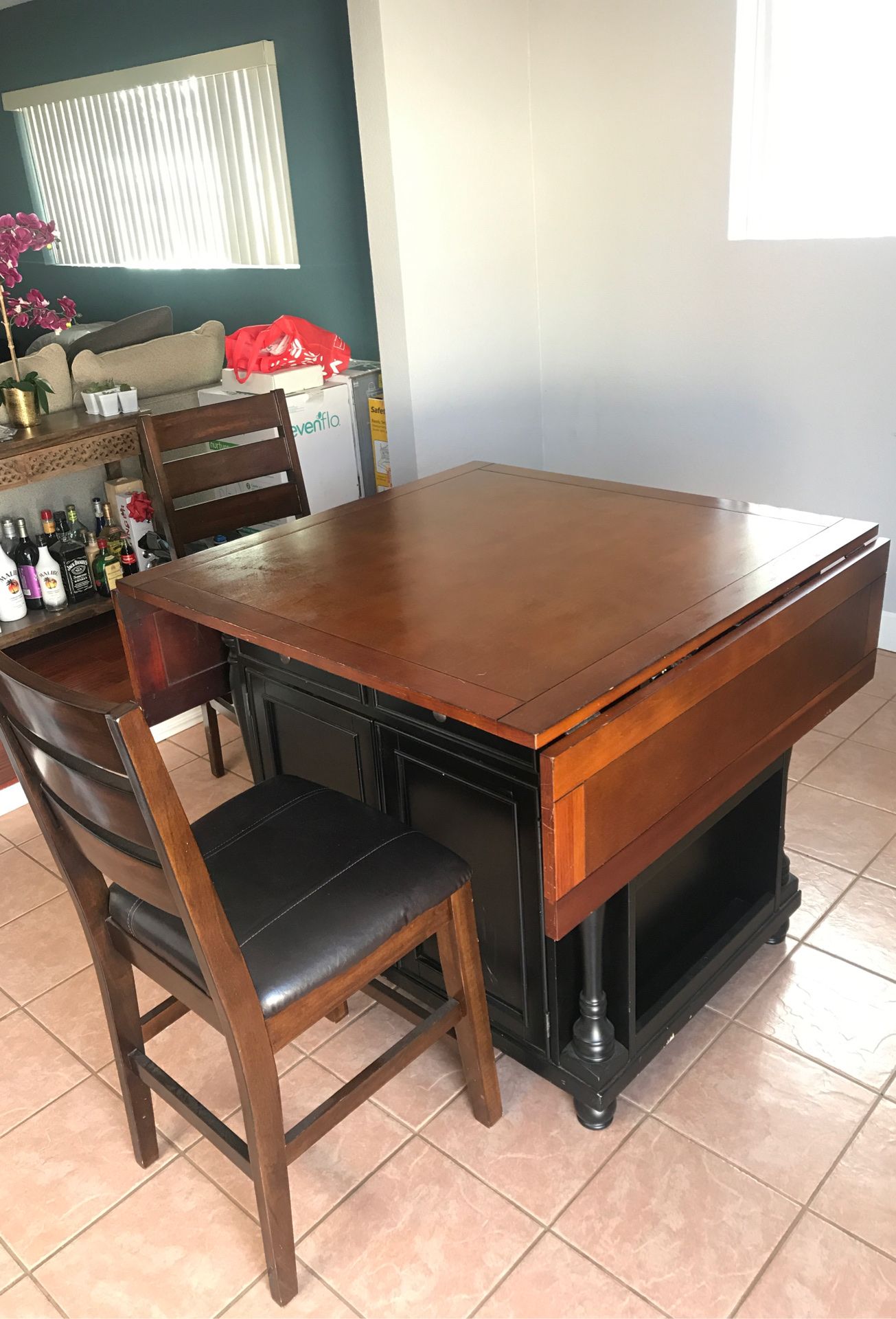 Kitchen island/ breakfast table