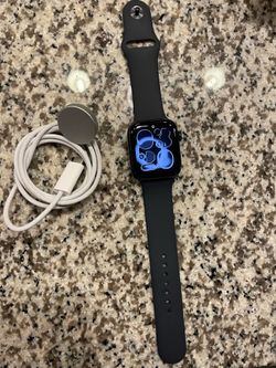 Apple Watch SE 3 GPS, 44mm Midnight Aluminum Case with Midnight Sport Band - M/L Brand NEW