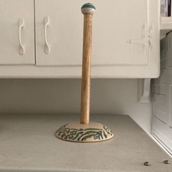 Paper towel holder