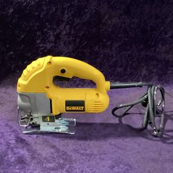 🧰🛠DEWALT 5.5 Amp Corded Variable Speed Jig Saw -LIGHTLY USED!-$90!🛠🧰