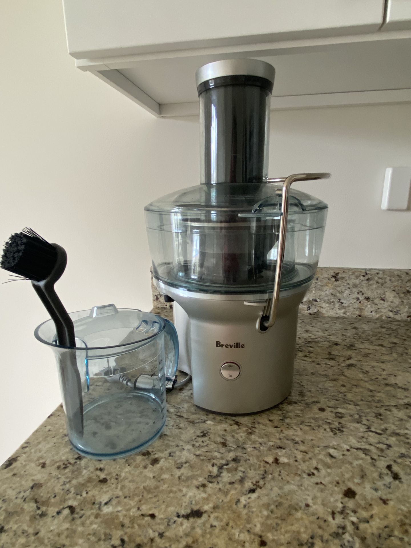 Breville BJE200XL Juice Fountain Compact Centrifugal Machine, 25 fl oz, Silver