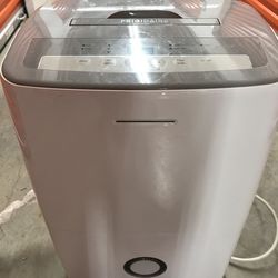 Frigidaire FFAD7033R1 70-Pint Dehumidifier 6-Quart Tank Adjustable Thermostat