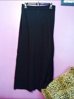 Size M maxi skirt few lint but still euc