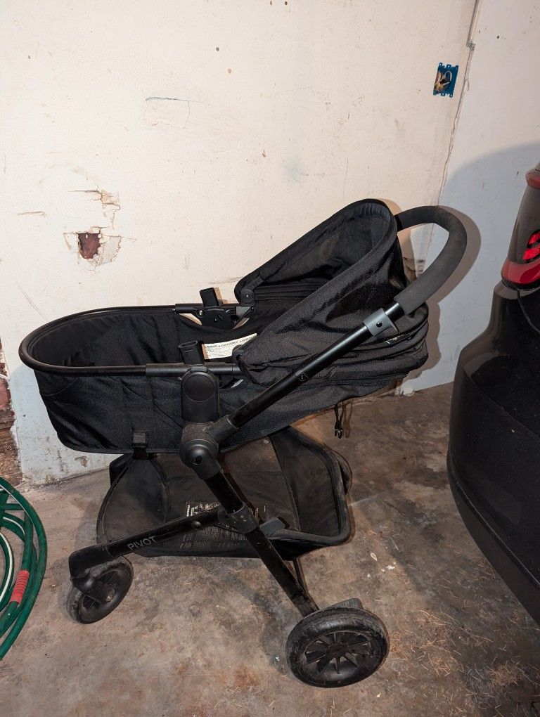 EvenFlo Pivot Modular Car seat And Stroller