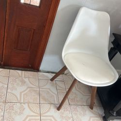 4 Chairs For Free