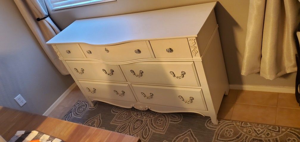 White Vintage 7 Drawer Dresser