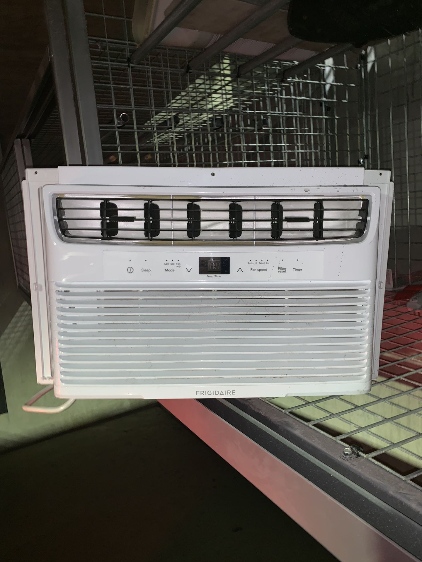 Frigidaire - 550 Sq. Ft. Window Air Conditioner - White