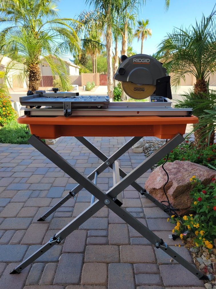 RIDGID 9-Amp 7 in. Blade Corded Wet Tile Saw with Stand.
