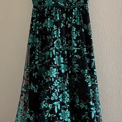 elegant emerald green dress with adaptation