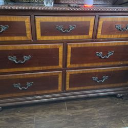 Queen Bedroom Set 300 Dollars