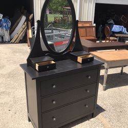 CHEST OF DRAWERS
