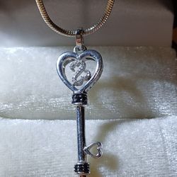 Vintage Jane Seymour Key To My Heart Necklace 