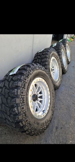 17" LOCK Krawler w/ 33x12.50R17 RT tires