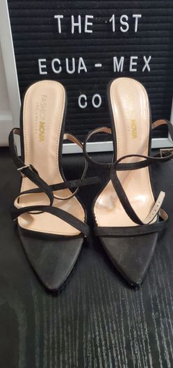 Fashion Nova Black Strappy Heels Size 7 no box