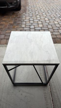 Matching coffee & end table