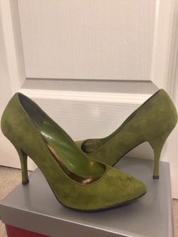 Breckelle's Olive Green Heels (Size 8.5)