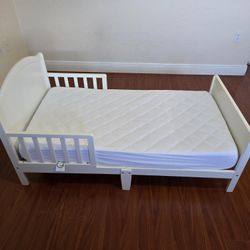 Toddler Bed With Memory Foarm Mattress (LIKE NEW!!)
