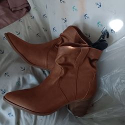 Women's Boots Size 10