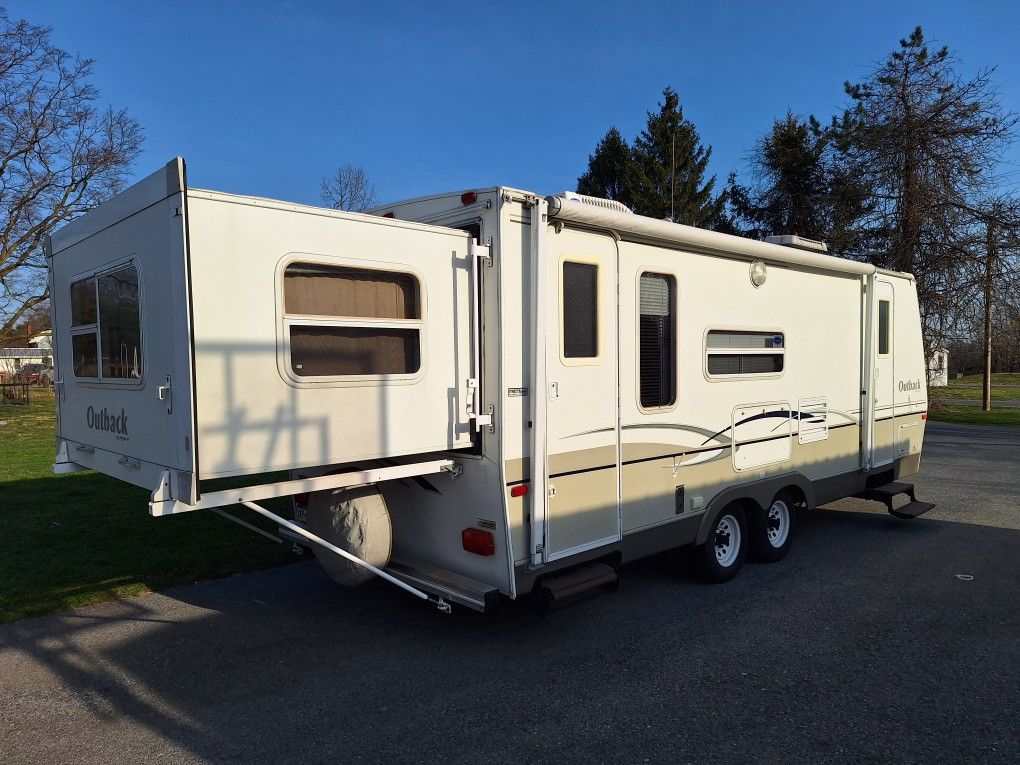 2004 Keystone Outback 25RSS