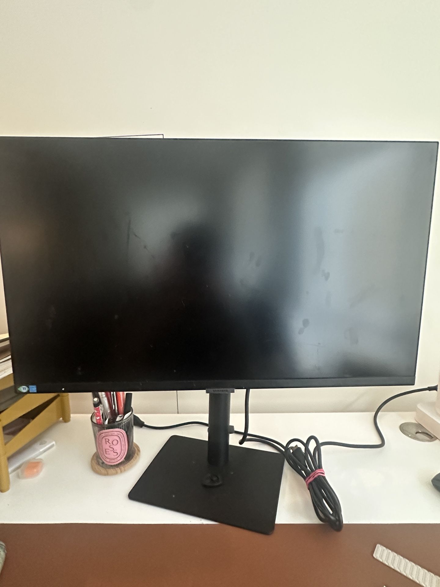Samsung 27” Monitor (S27F350) – Excellent Condition