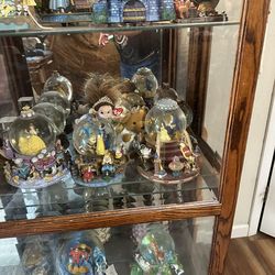 Disney Princesses, Disney Villains And Other Disney Themed Globes. Some Are Musical. All are very heavy and in excellent condition.