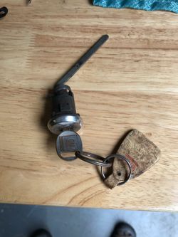 Camaro trunk lock with key