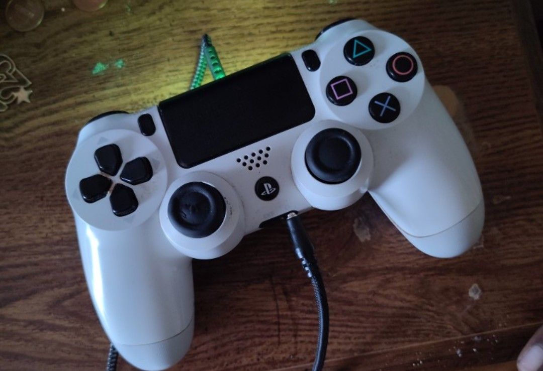 PS4 Controller