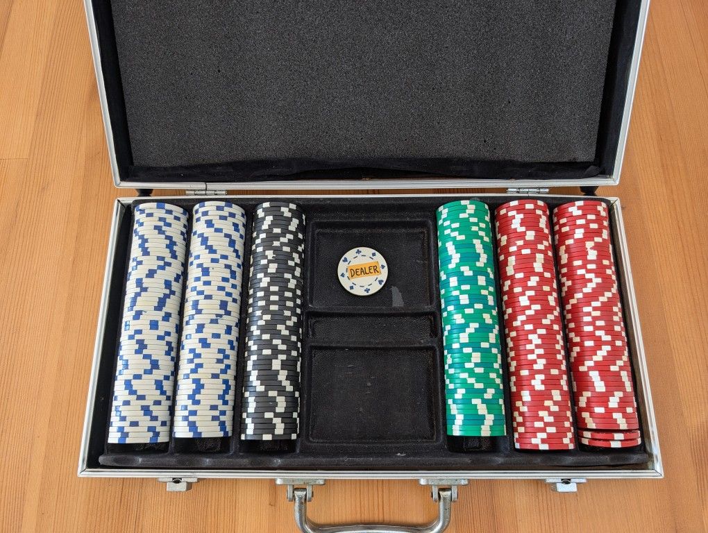 300 Chips Poker Set