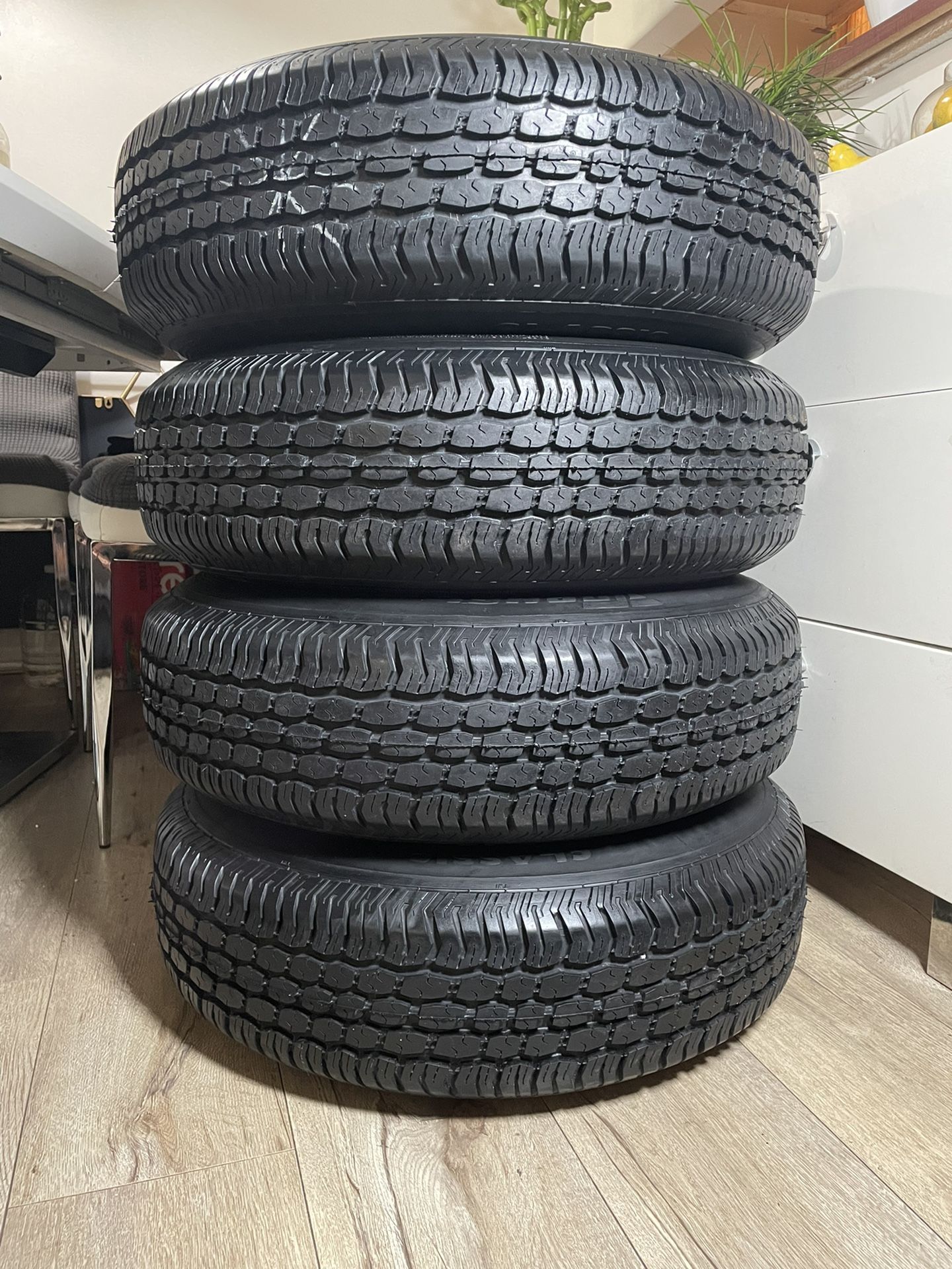 Cragar SS 14” Rims Wheels With New White Wall Tires for Sale in Los