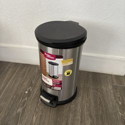 A Small Trashcan For A Bottom Or Small Kitchen