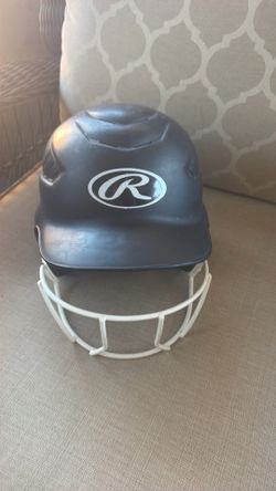 Used youth Rawlings helmet. Size 6 1/2 to 7 1/2.
