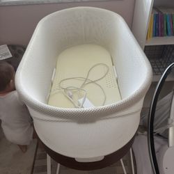 HAPPIEST BABY SNOO Smart Sleeper Bassinet + 3 sacks +2 sheets 