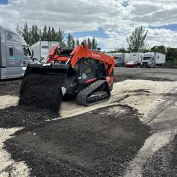 Camión Y Bobcat 