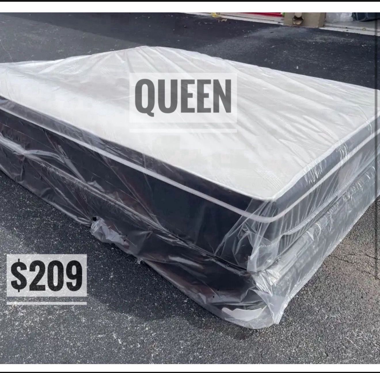 NEW Mattress Queen Size Pillowtop With Box Spring // Offer 🚚