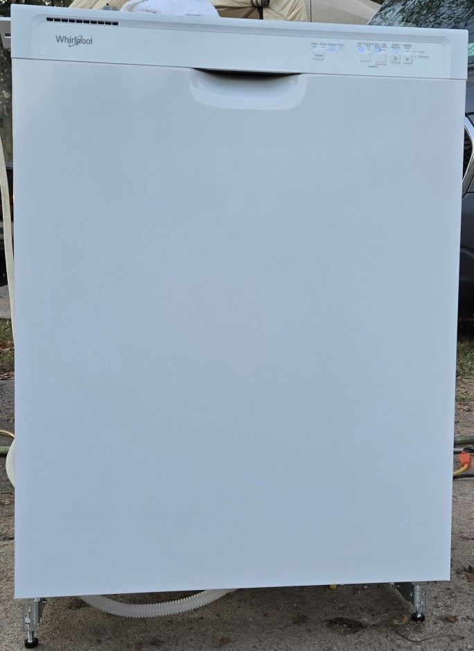 Whirlpool 24-in Front Control Built-in Dishwasher