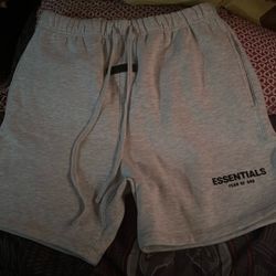 Essentials Shorts 