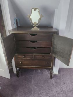 Vintage dresser