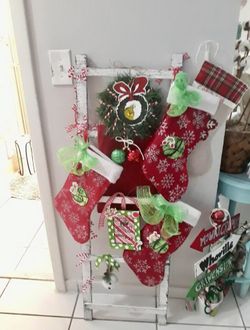 Grinch Christmas ladder have yours made today w blanket and all u see included!!!!🎄🎄🎄🎄❤️